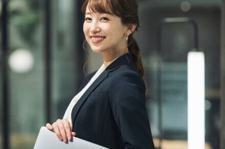 フリー素材_キャリア（女性）