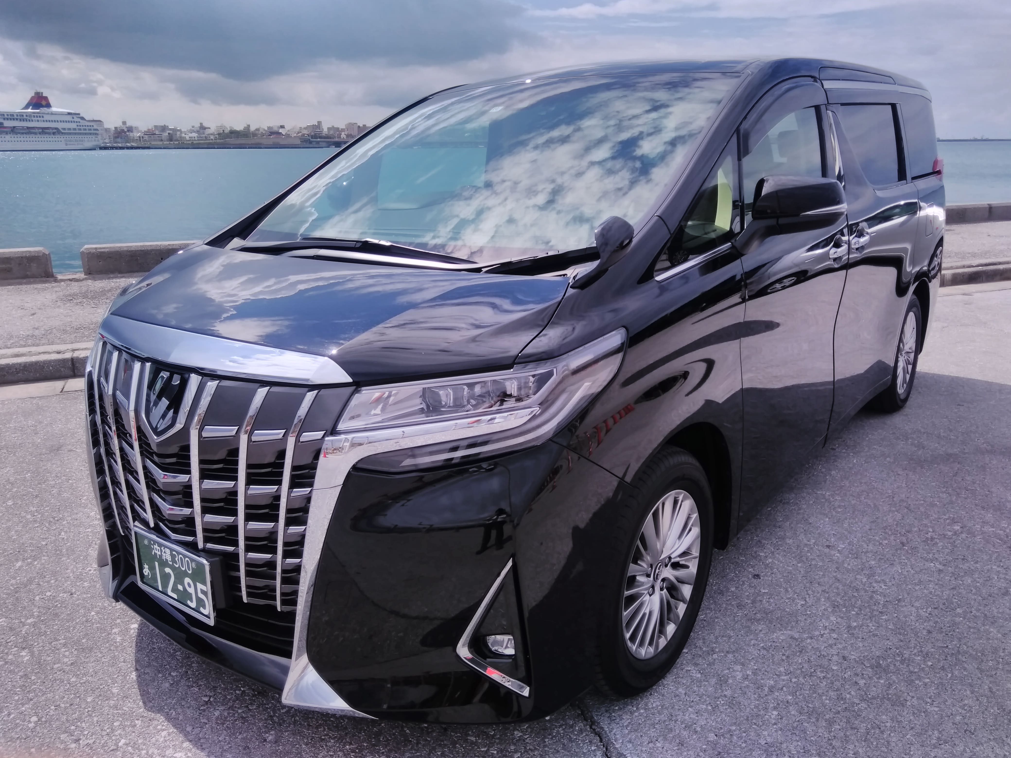 沖縄交通ハイヤーアルファード（黒）