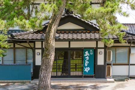 【未経験OK】旅館フロント・スタッフ（責任者候補）の求人 / 天然温泉浜辺の宿あさひや（氷見市）