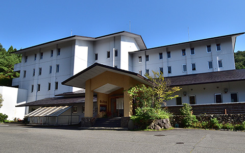 自然豊かな村杉温泉でリフレッシュしながら働く。アットホームな職場で新しい一歩を。